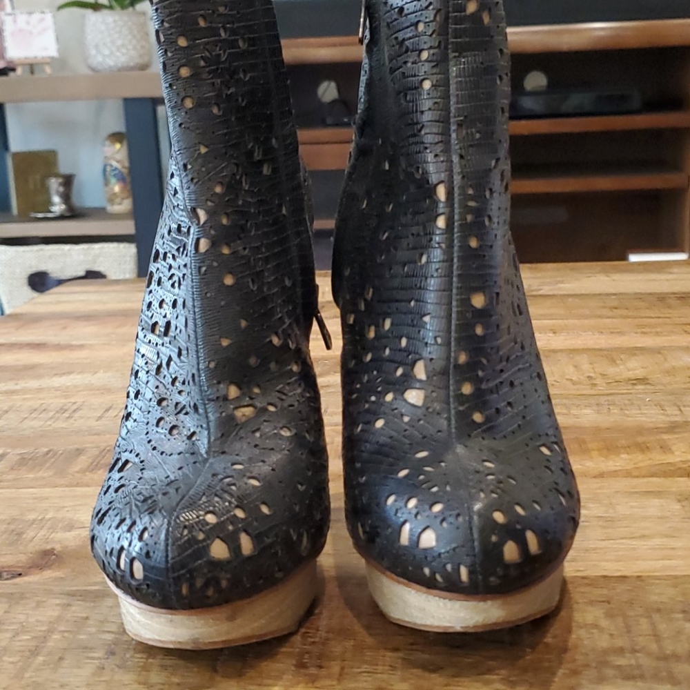Shoes - Picture 7 of 7